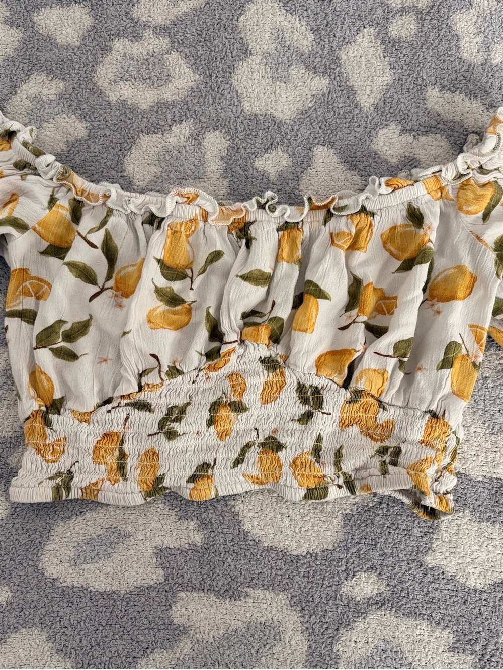 Arizona Jean Company White Lemon-Print Smocked Crop Top